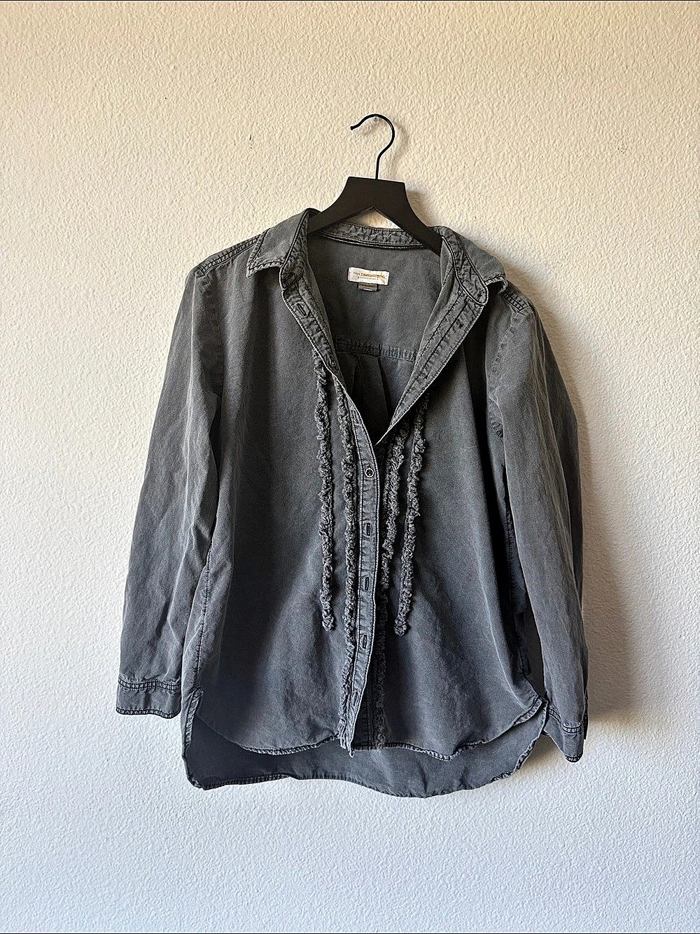 Pilcro Ruffle Down in Gray Size Medium Like New